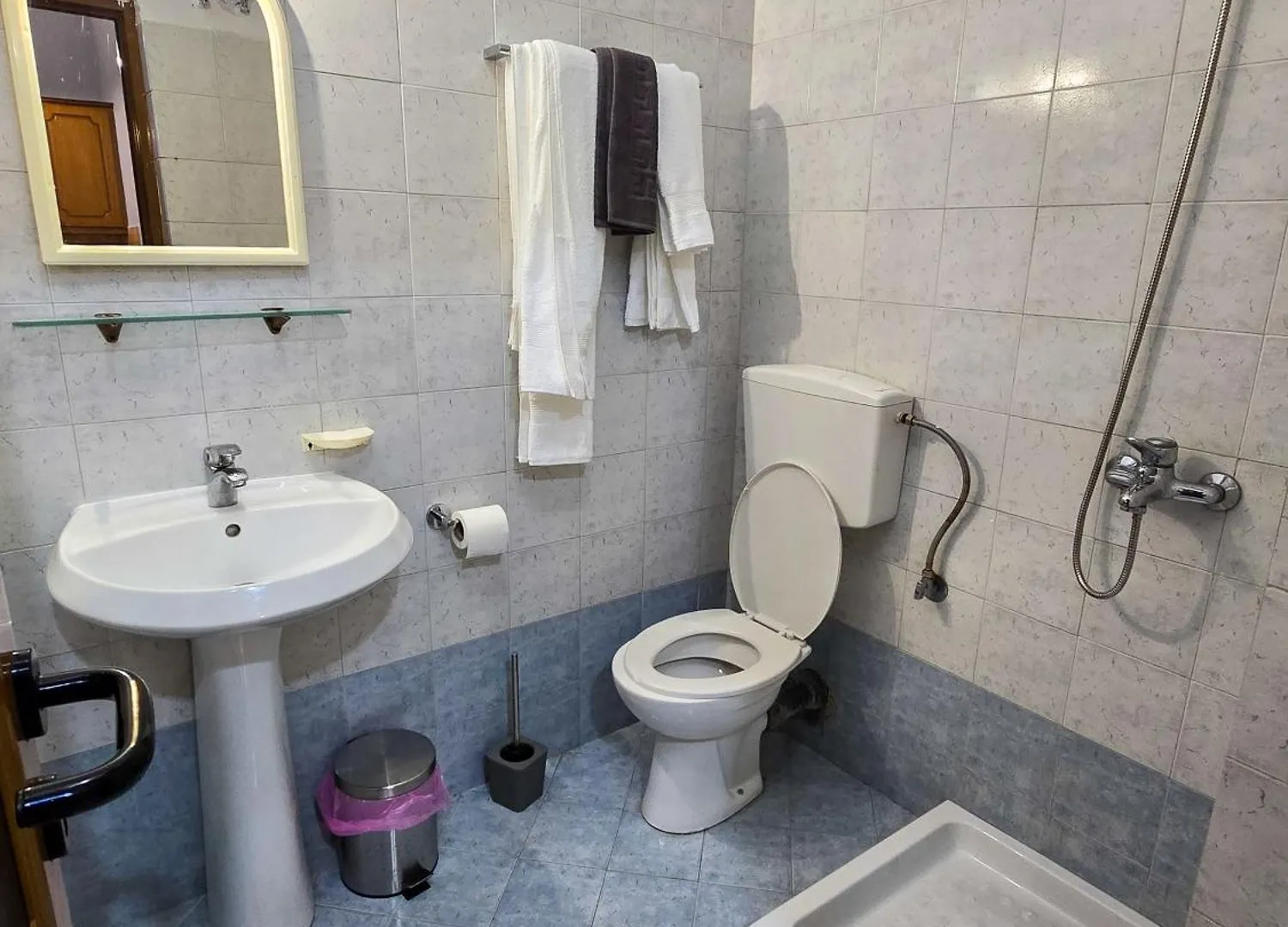 Fiore Rooms Sarande 0*,