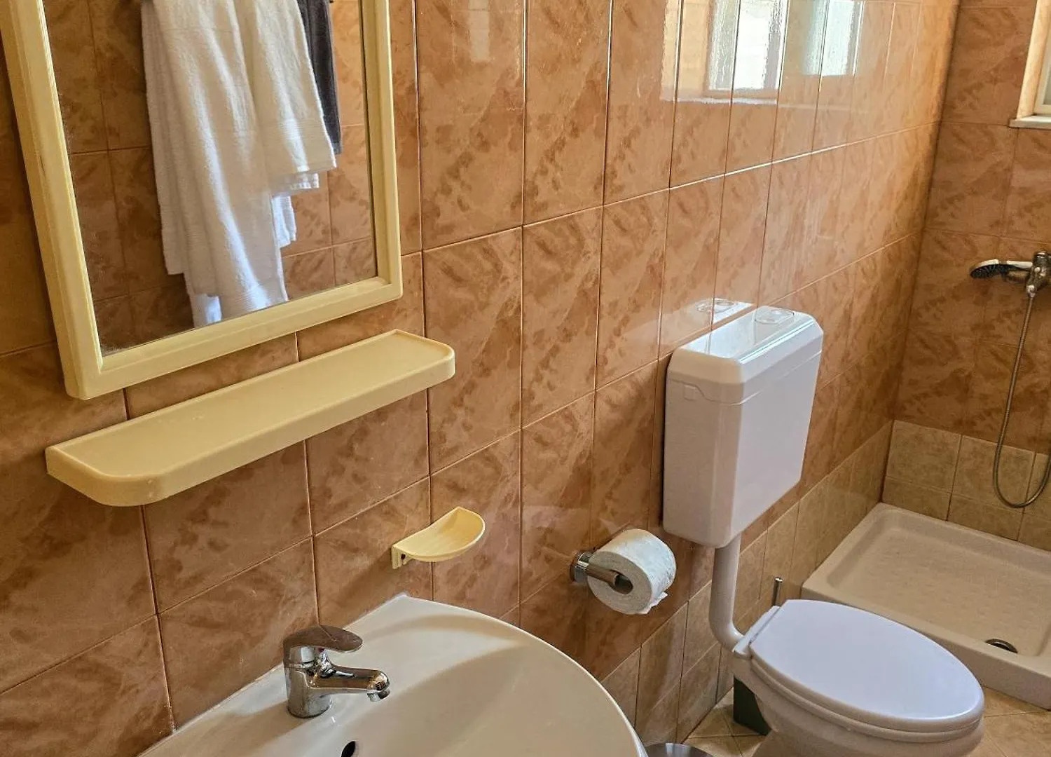 Fiore Rooms Sarande